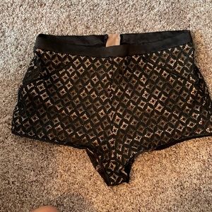 Women’s Love Culture black/gold shorts size M